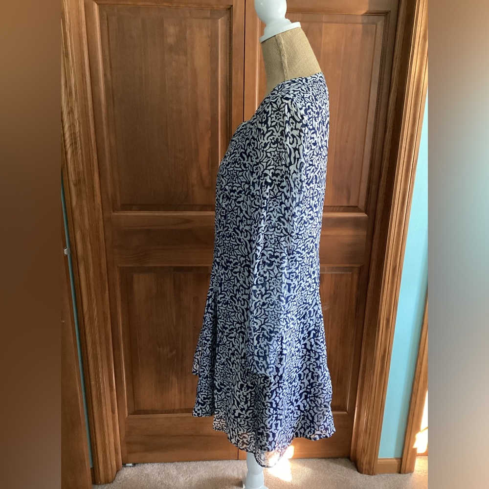 Vineyard Vines Silk Chiffon Snowflake Shirt Dress, Size 10 - Picture 3 of 7